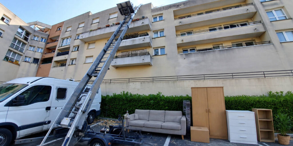 Déménagement avec un monte meuble à Marseille